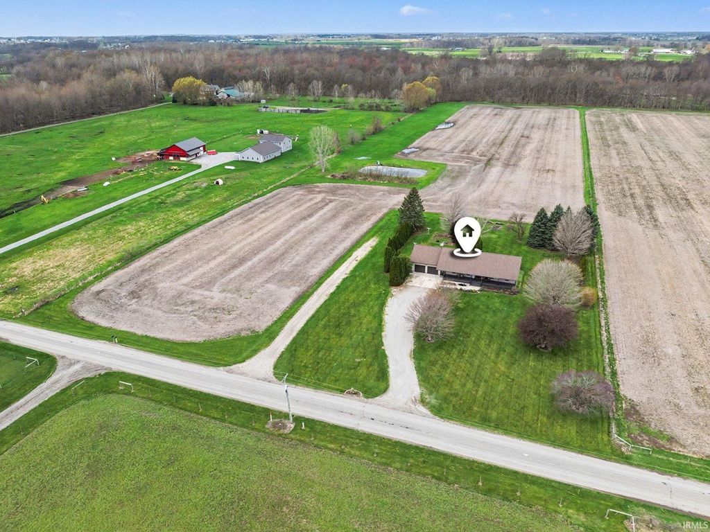 Photo of 3900 N 400 W, Shipshewana, IN 46565 (MLS # 202613904)