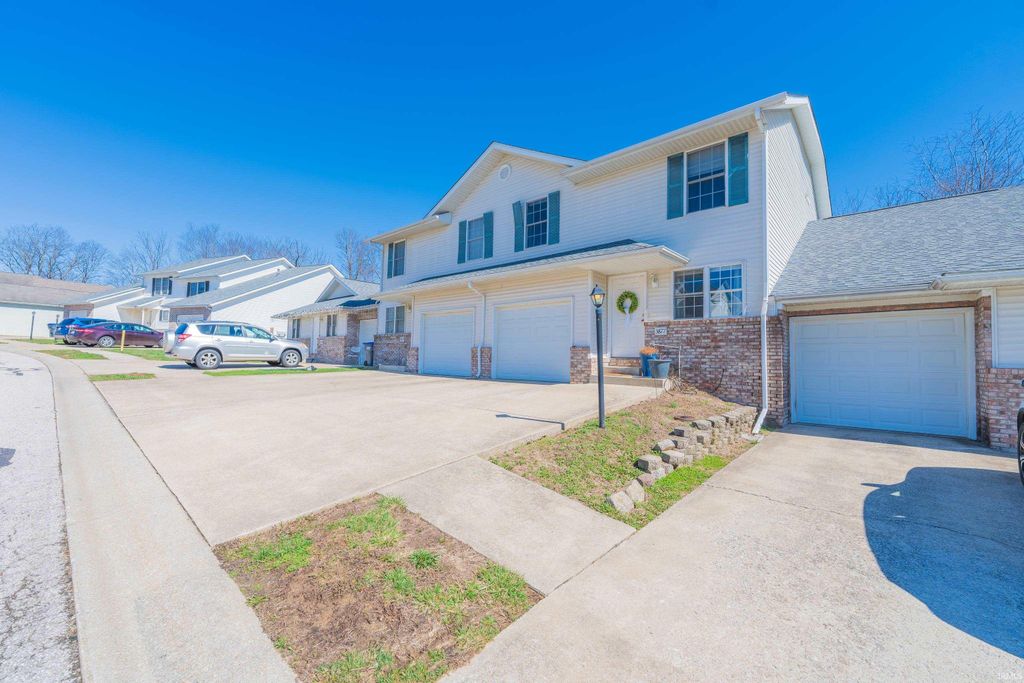 Photo of 3877 S Cramer Circle, Bloomington, IN 47403 (MLS # 202607815)