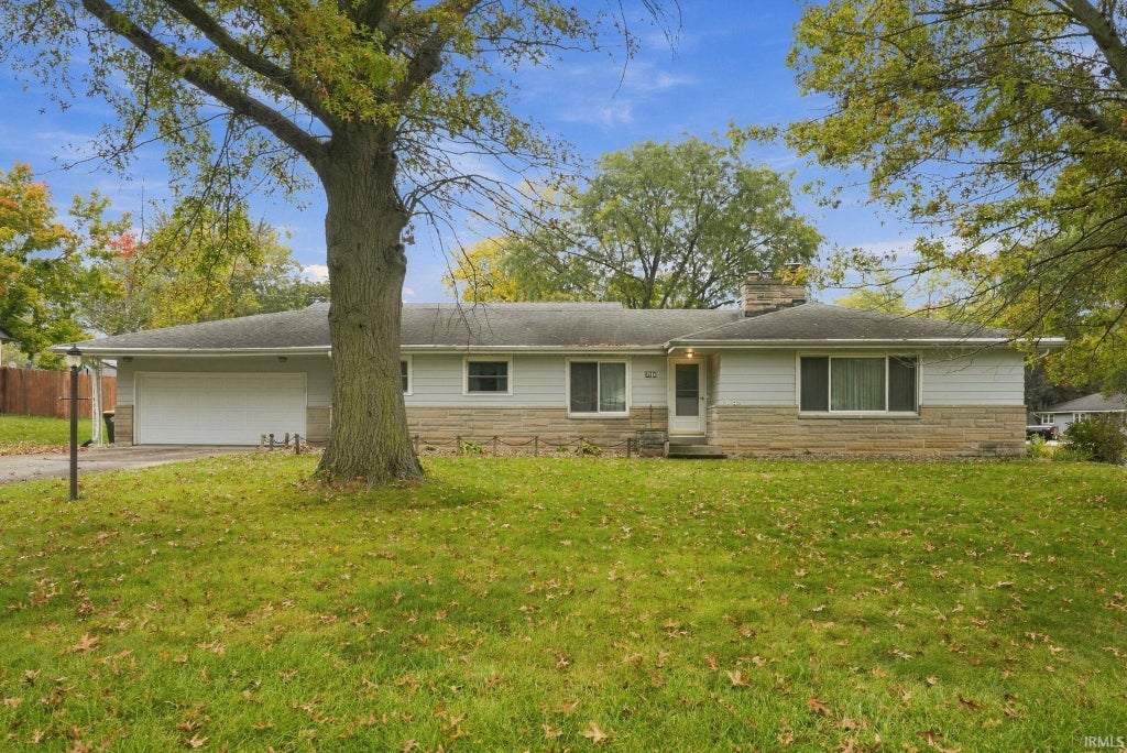 Photo of 3914 Daner Drive, Fort Wayne, IN 46815 (MLS # 202642950)
