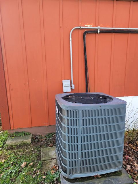 Tiny photo for 2222 N Plate Street, Kokomo, IN 46901 (MLS # 202445615)