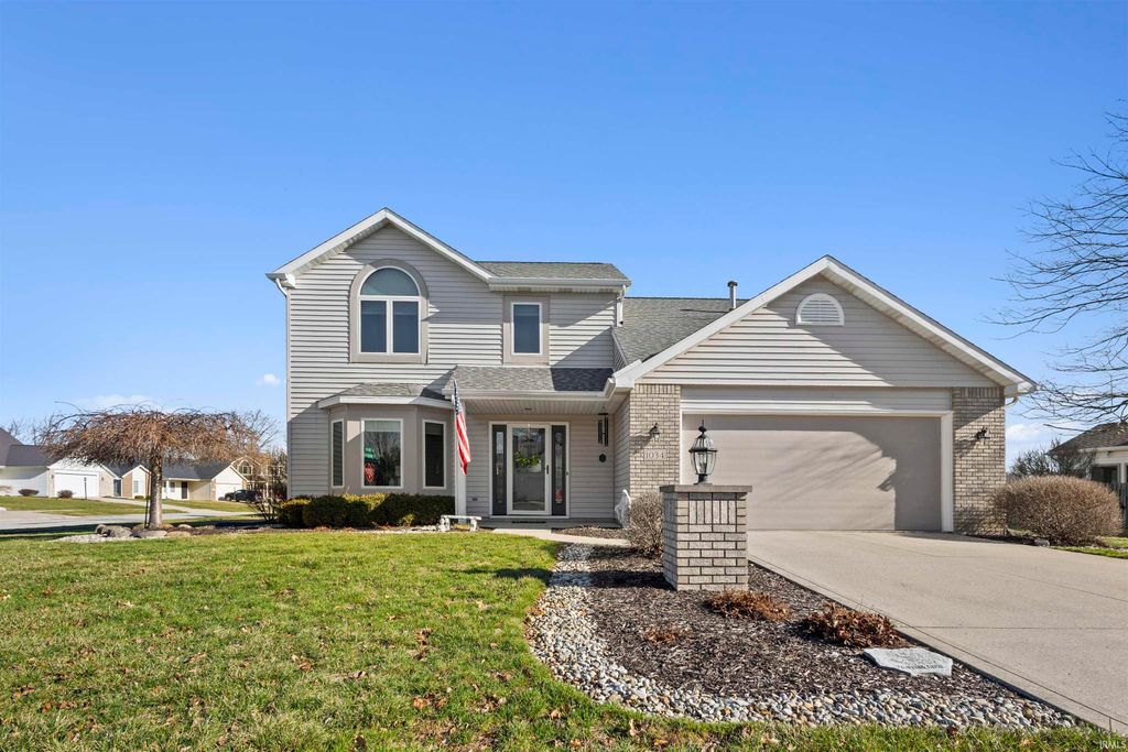 Photo of 1034 Hemingford Court, Fort Wayne, IN 46845 (MLS # 202607796)