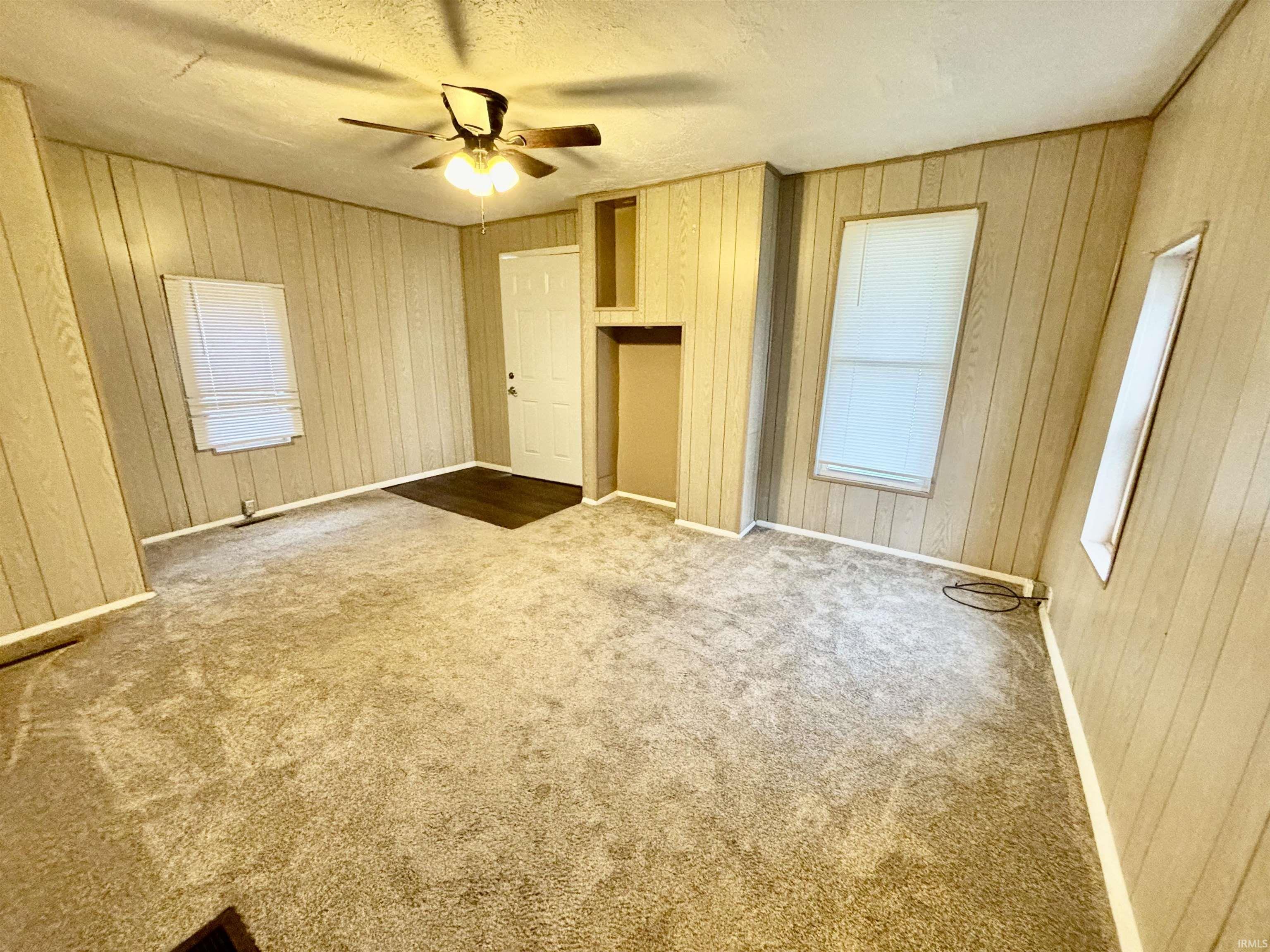 Goshen, Indiana 46528, United States, 2 Bedrooms Bedrooms, ,1 BathroomBathrooms,Residential,Active,32327