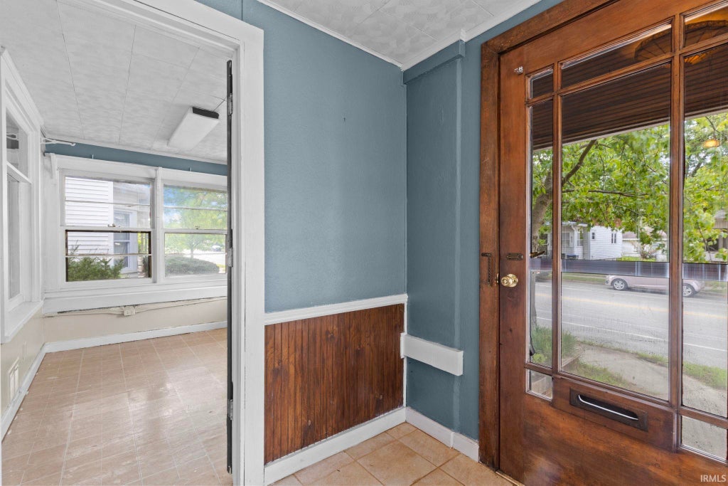 Photo of 614 W Beardsley Avenue, Elkhart, IN 46514 (MLS # 202632707)