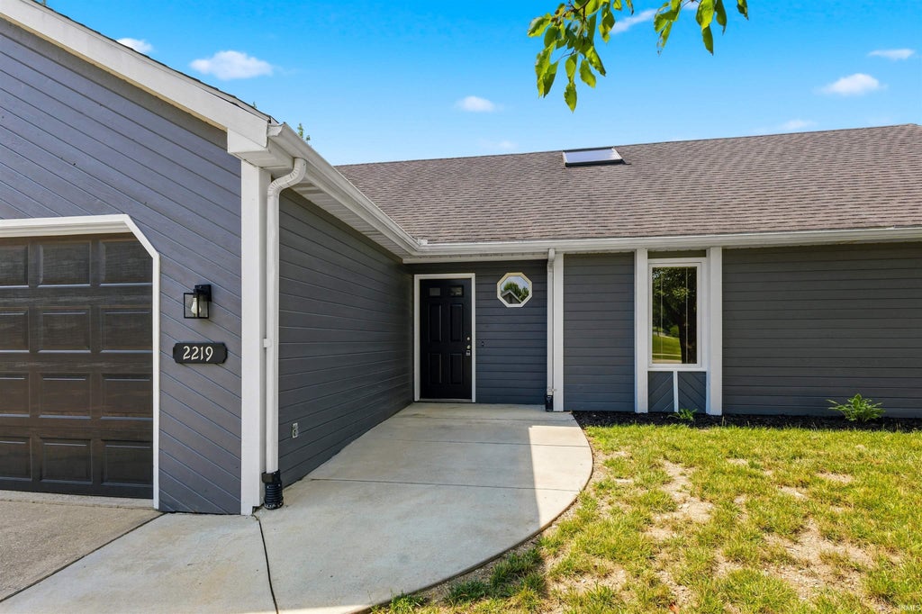 Photo of 2219 Lima Valley Drive, Fort Wayne, IN 46818 (MLS # 202627728)