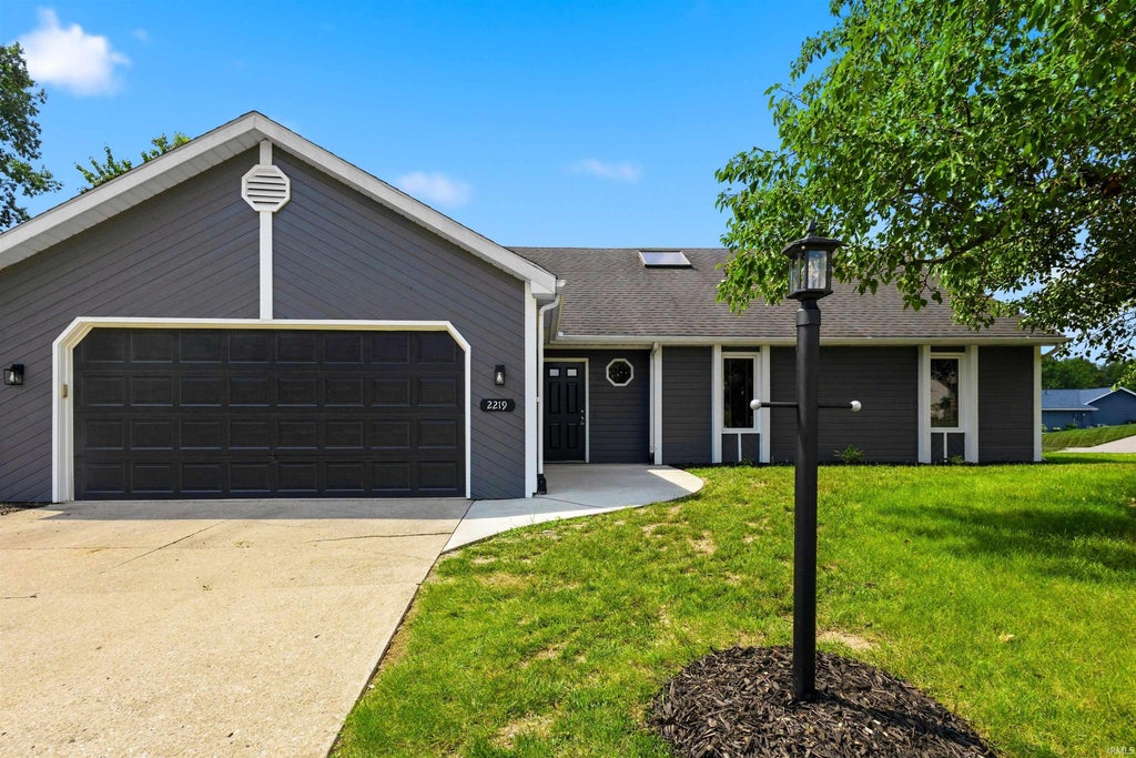 Photo of 2219 Lima Valley Drive, Fort Wayne, IN 46818 (MLS # 202627728)