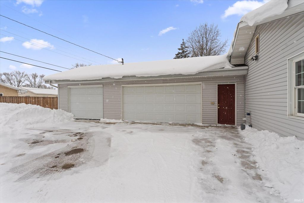 Photo of 1225 Manchester Drive, South Bend, IN 46615 (MLS # 202603050)