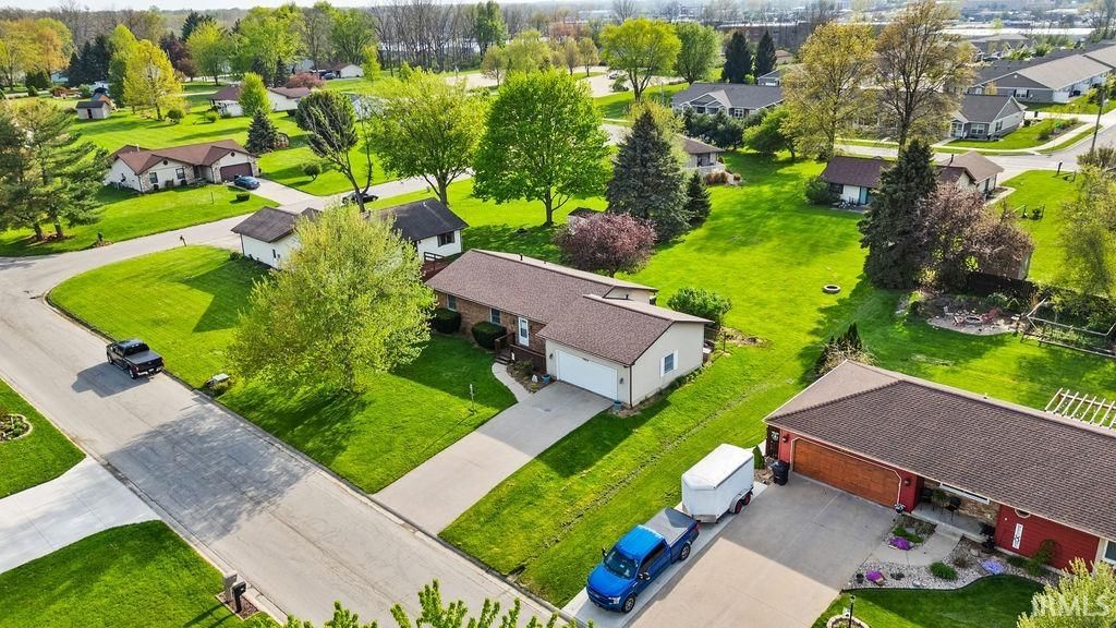 Photo of 1804 E Springfield Drive, Warsaw, IN 46580 (MLS # 202614944)