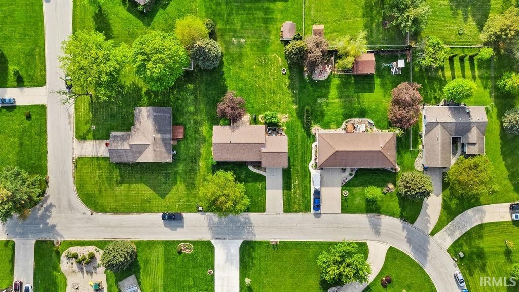 Photo of 1804 E Springfield Drive, Warsaw, IN 46580 (MLS # 202614944)