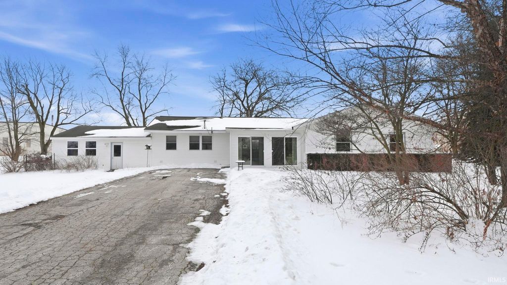 Photo of 1540 Western Avenue, Bluffton, IN 46714 (MLS # 202603737)