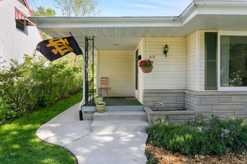 Photo of 415 Ostemo Place, South Bend, IN 46617 (MLS # 202616613)