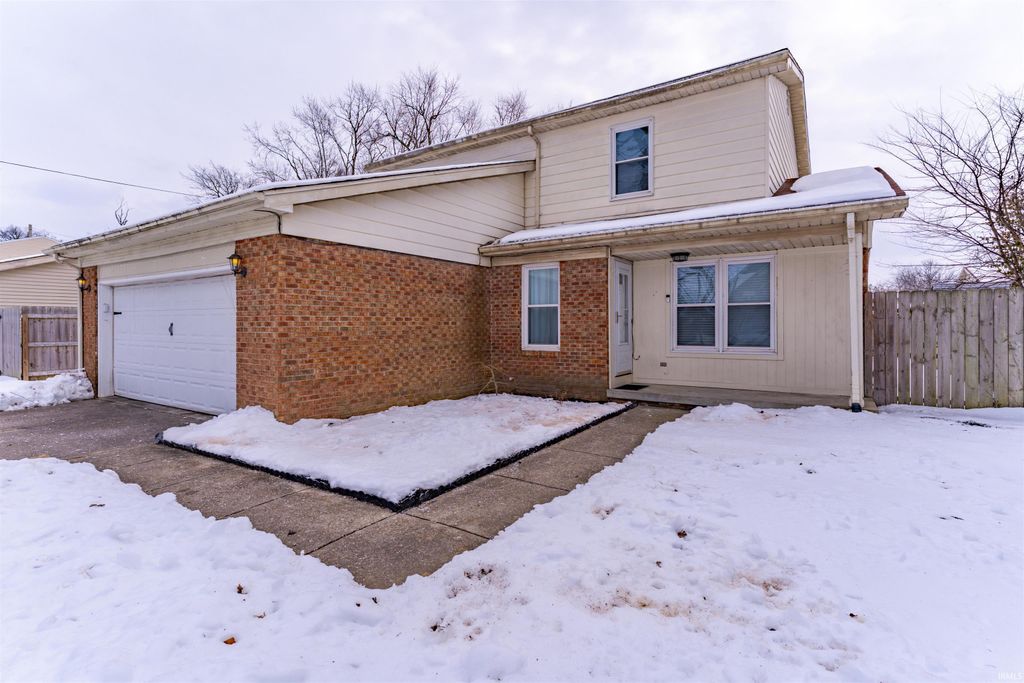 Photo of 6713 Lincoln Avenue, Evansville, IN 47715 (MLS # 202604515)