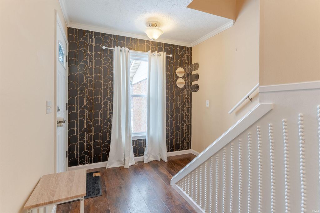 Photo of 6713 Lincoln Avenue, Evansville, IN 47715 (MLS # 202604515)