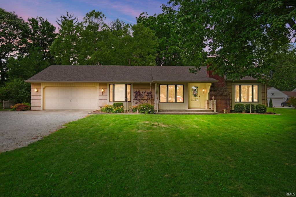 Photo of 8732 Winchester Road, Fort Wayne, IN 46819 (MLS # 202624308)