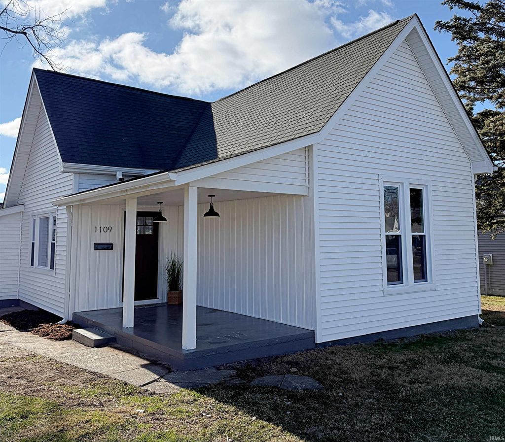 Photo of 1109 Washington Avenue, Washington, IN 47501 (MLS # 202601795)