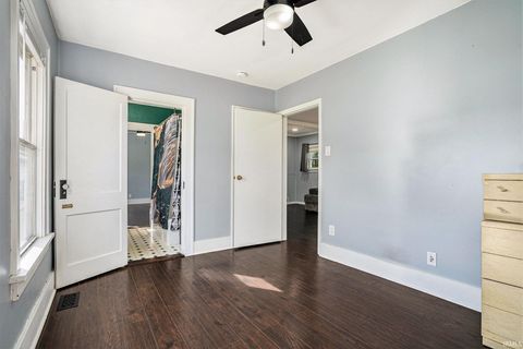 Tiny photo for 125 E Omer Avenue, Mishawaka, IN 46545 (MLS # 202544062)