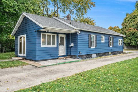 Tiny photo for 125 E Omer Avenue, Mishawaka, IN 46545 (MLS # 202544062)
