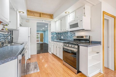 Tiny photo for 125 E Omer Avenue, Mishawaka, IN 46545 (MLS # 202544062)