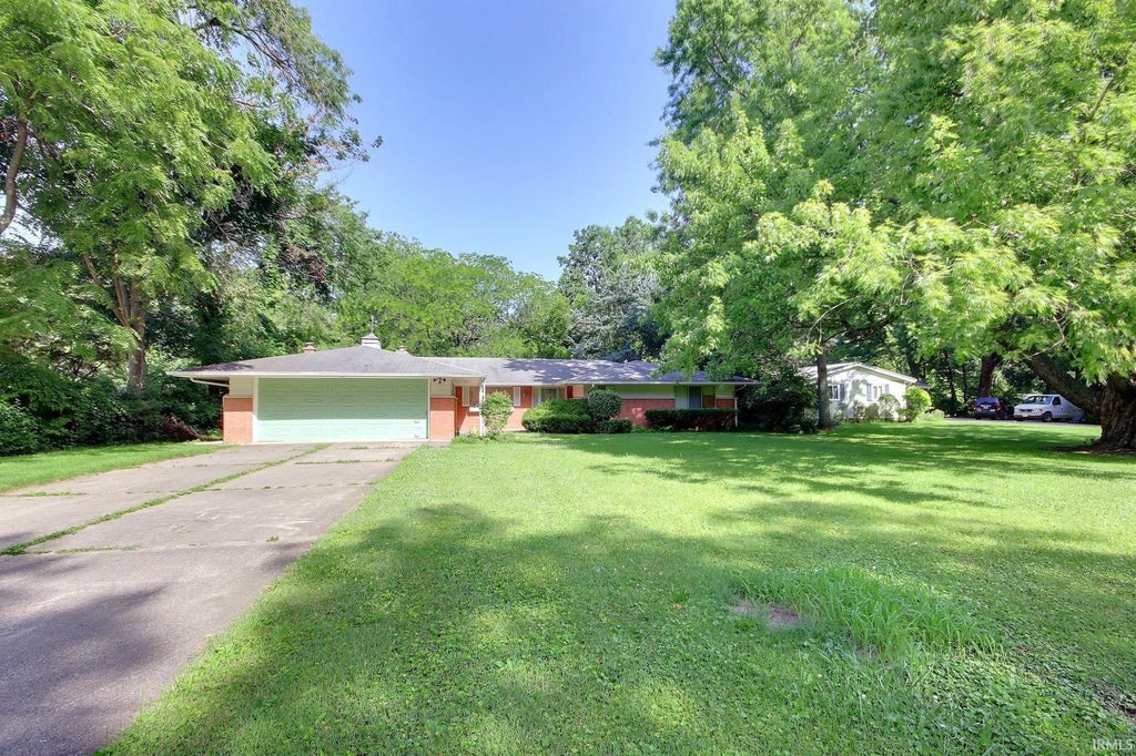 Photo of 3217 Oswego Avenue, Fort Wayne, IN 46805 (MLS # 202627391)