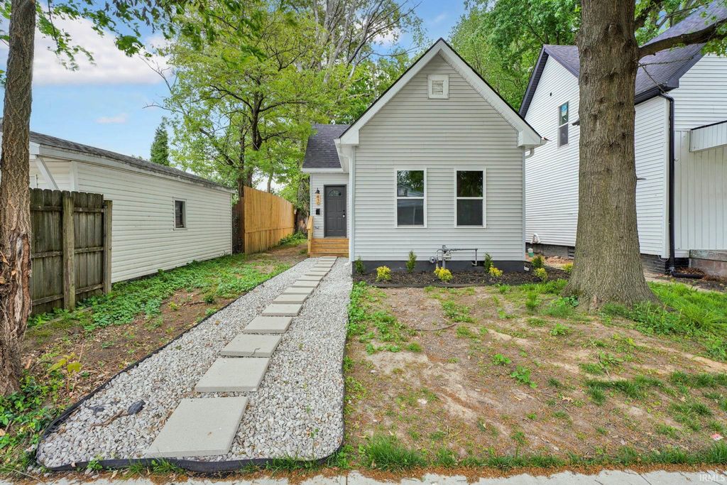 Photo of 410 S Denby Avenue, Evansville, IN 47713 (MLS # 202614996)