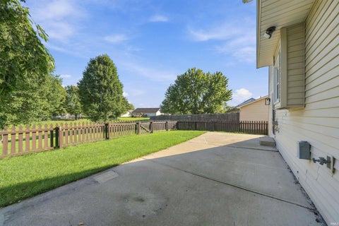 Tiny photo for 10905 Trailwood Lane, New Haven, IN 46774 (MLS # 202642181)