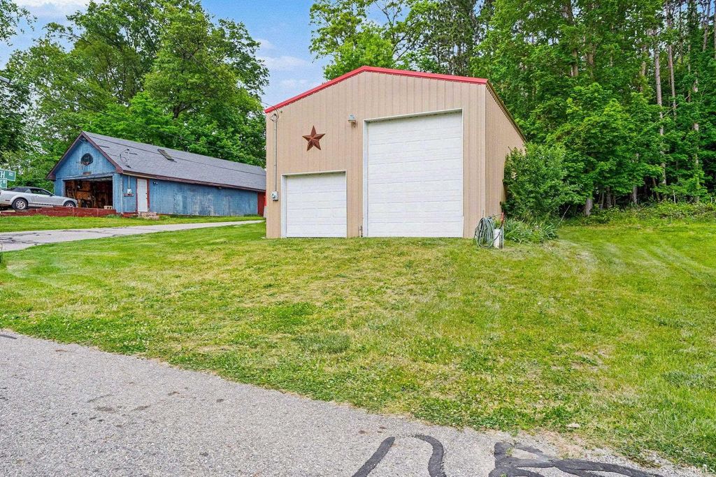 Photo of 50697 E Indiana Lake Drive, Bristol, IN 46507 (MLS # 202619847)