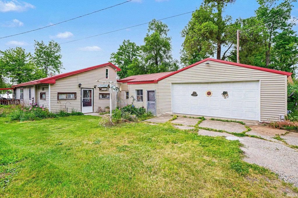 Photo of 50697 E Indiana Lake Drive, Bristol, IN 46507 (MLS # 202619847)