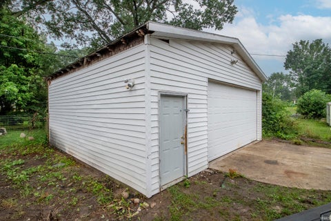 Tiny photo for 55452 Mayflower RD, South Bend, IN 46628 (MLS # 202633636)