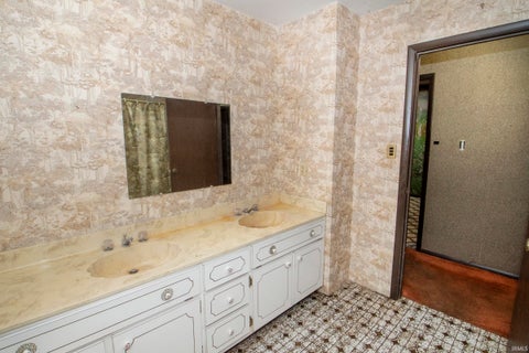 Tiny photo for 55452 Mayflower RD, South Bend, IN 46628 (MLS # 202633636)