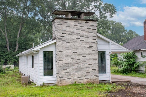 Tiny photo for 55452 Mayflower RD, South Bend, IN 46628 (MLS # 202633636)