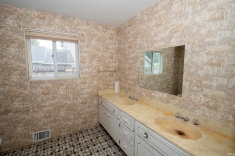 Tiny photo for 55452 Mayflower RD, South Bend, IN 46628 (MLS # 202633636)