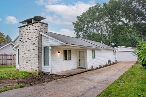 Photo of 55452 Mayflower RD, South Bend, IN 46628 (MLS # 202633636)