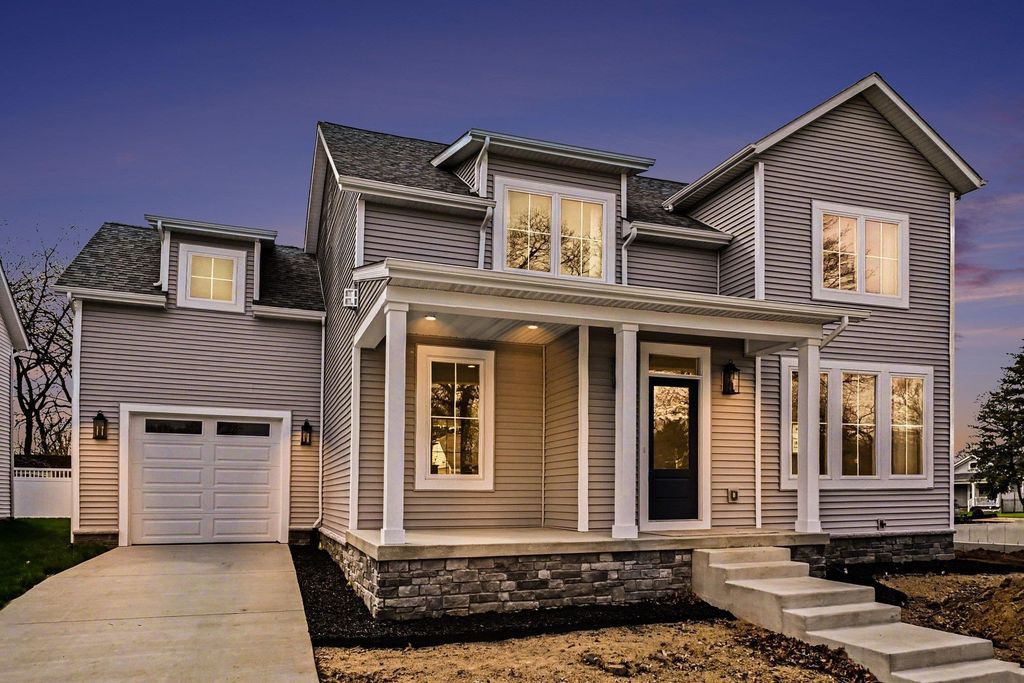 Photo of 739 N Twyckenham Drive, South Bend, IN 46617 (MLS # 202613225)