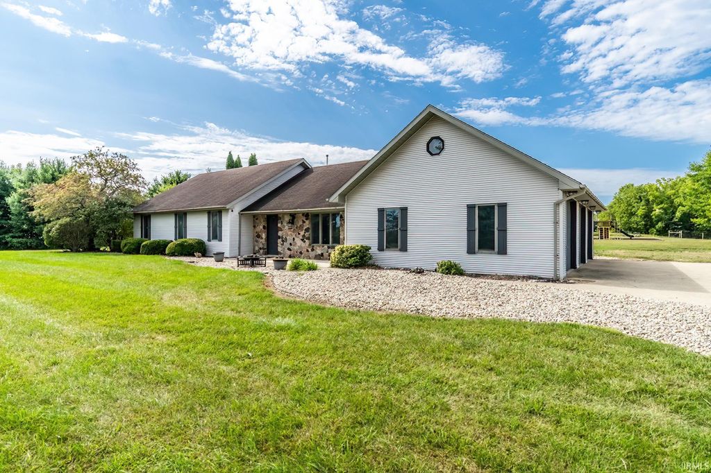 Photo of 2545 N Etna Road, Columbia City, IN 46725 (MLS # 202536835)
