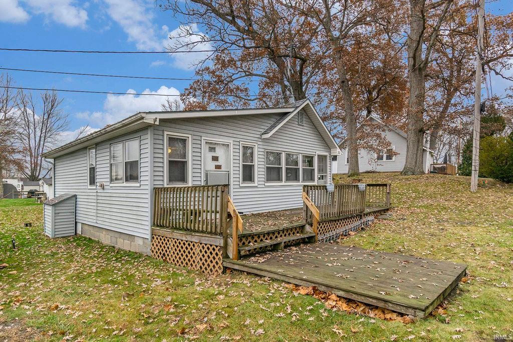 Photo of 30 EMS B18 Lane Ln, Pierceton, IN 46562 (MLS # 202546647)