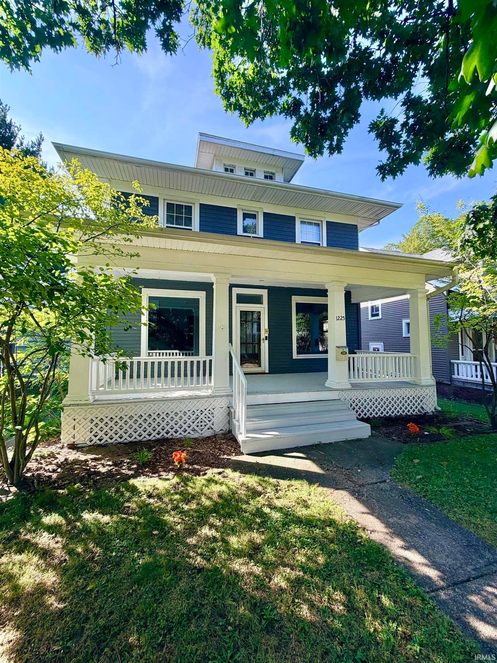 Photo of 1225 W Oakdale Drive, Fort Wayne, IN 46807 (MLS # 202638174)
