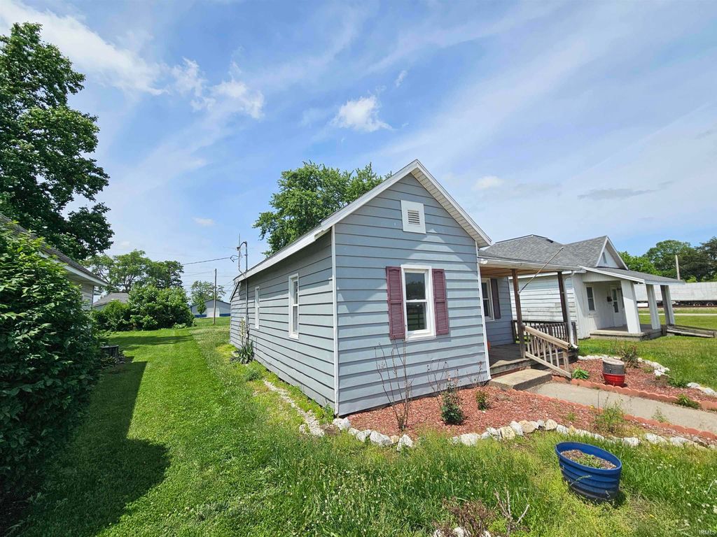 Photo of 507 Kessinger Street, Vincennes, IN 47591 (MLS # 202620210)