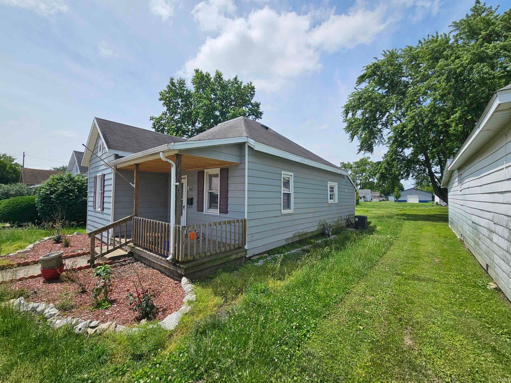 Photo of 507 Kessinger Street, Vincennes, IN 47591 (MLS # 202620210)