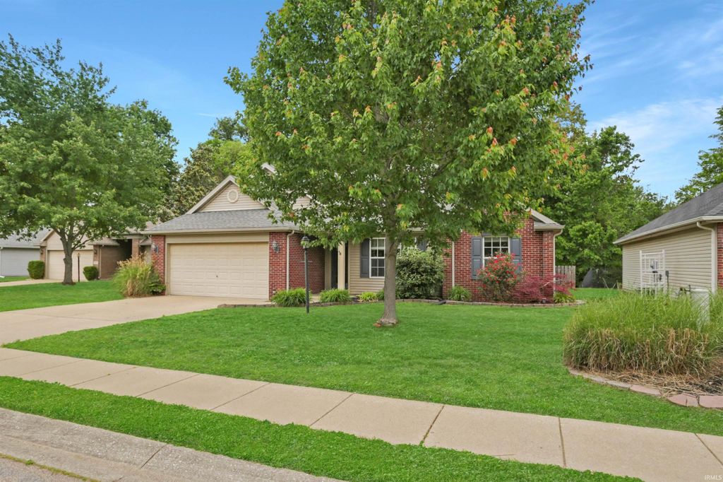 Photo of 8106 Cedar point Drive, Newburgh, IN 47630 (MLS # 202617102)