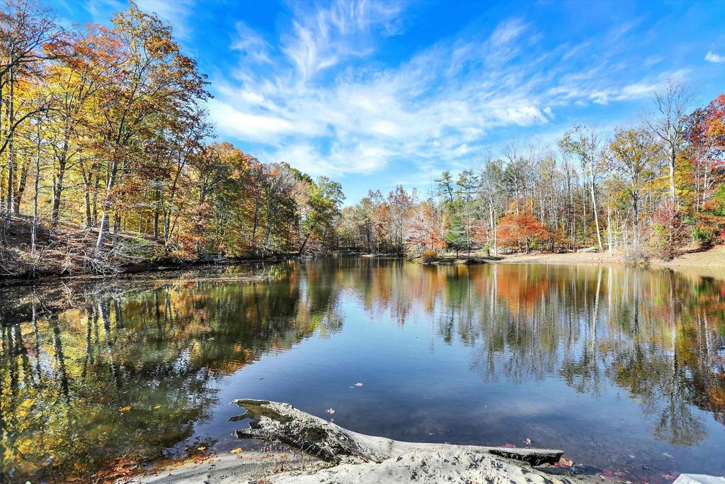 Photo of 2289 Twinlake Drive, Morgantown, IN 46160 (MLS # 202541757)