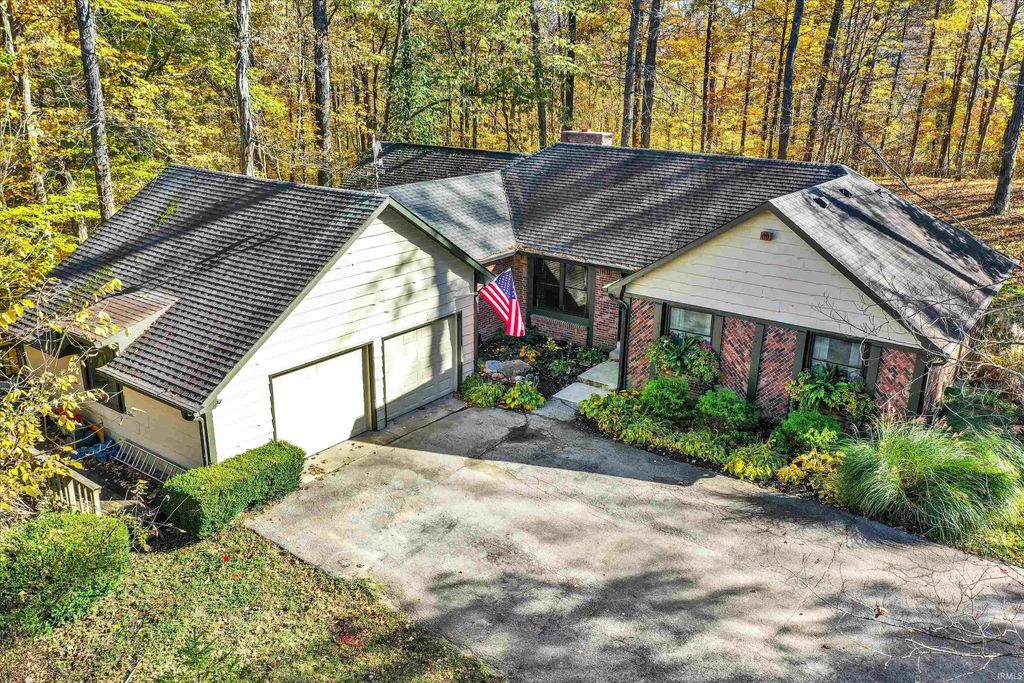 Photo of 2289 Twinlake Drive, Morgantown, IN 46160 (MLS # 202541757)
