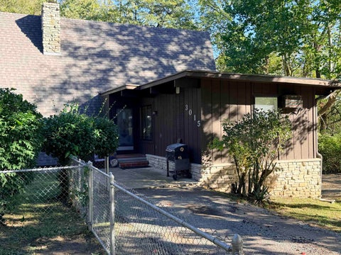 Tiny photo for 3015 Valleyview Drive, Logansport, IN 46947 (MLS # 202643236)