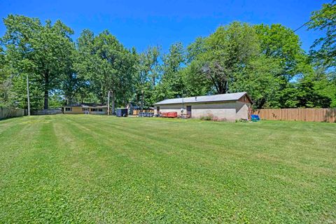 Tiny photo for 810 Plaza Drive, Evansville, IN 47715 (MLS # 202618364)