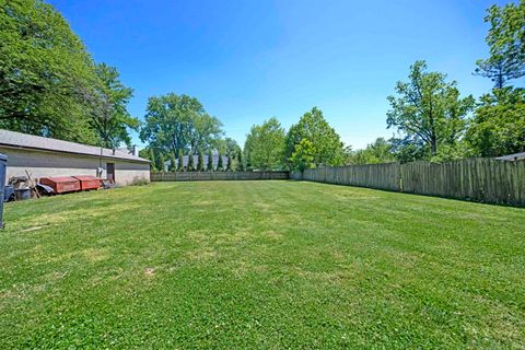 Tiny photo for 810 Plaza Drive, Evansville, IN 47715 (MLS # 202618364)