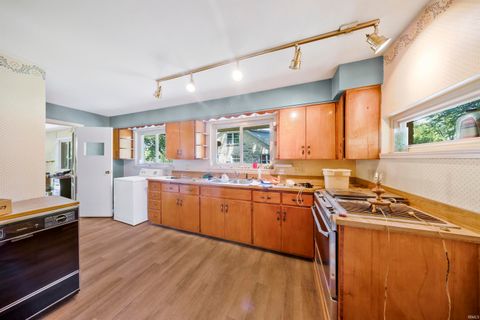 Tiny photo for 810 Plaza Drive, Evansville, IN 47715 (MLS # 202618364)