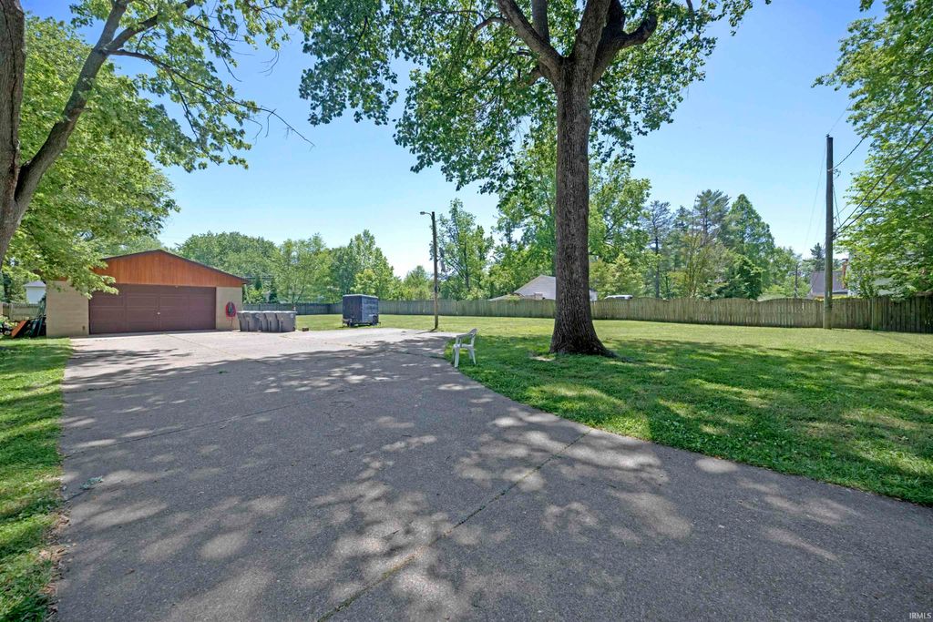 Photo of 810 Plaza Drive, Evansville, IN 47715 (MLS # 202618364)