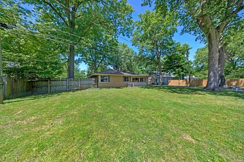 Tiny photo for 810 Plaza Drive, Evansville, IN 47715 (MLS # 202618364)