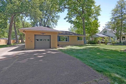 Tiny photo for 810 Plaza Drive, Evansville, IN 47715 (MLS # 202618364)