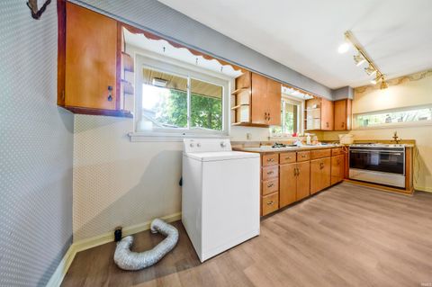 Tiny photo for 810 Plaza Drive, Evansville, IN 47715 (MLS # 202618364)