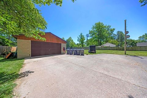 Tiny photo for 810 Plaza Drive, Evansville, IN 47715 (MLS # 202618364)