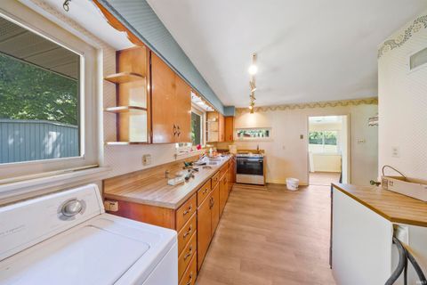 Tiny photo for 810 Plaza Drive, Evansville, IN 47715 (MLS # 202618364)